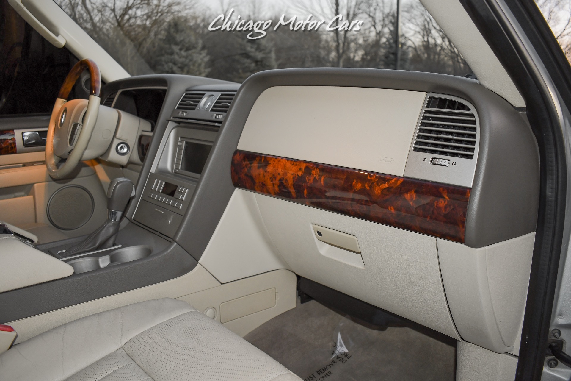 2004 Lincoln Navigator Luxury Rear Entertainment! 8 Passenger Seating