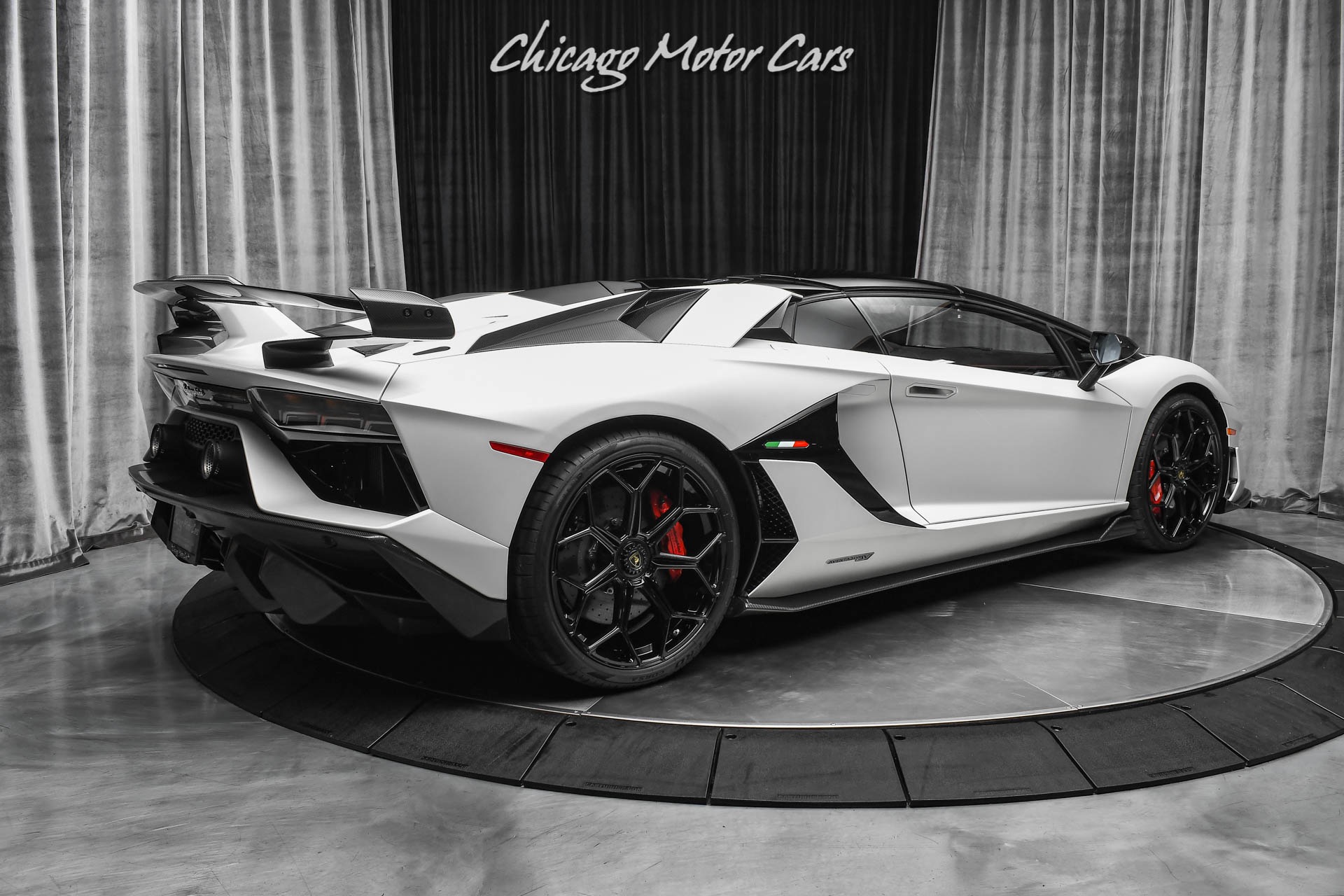 Lamborghini aventador 2021